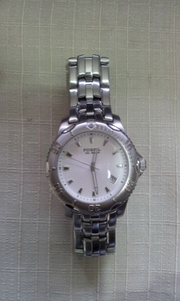 RELOGIO FOSSIL FUNDO BRANCO cod 511
